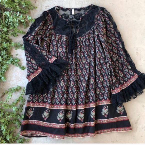 Free People Dresses & Skirts - Black Free People dress with lace and flowers